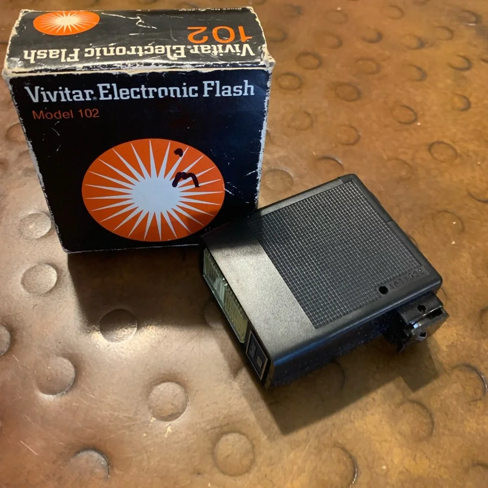 Vivitar electronic flash Model 102